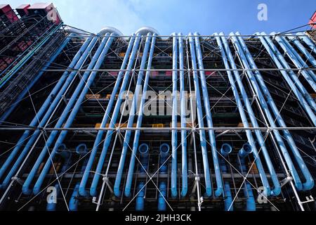 Paris, France - Mai 2022 : vue du Centre Georges Pompidou (1977) et détails de la façade, dessinés par Richard Rogers et Renzo Piano Banque D'Images