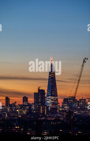 Le Shard. Un gratte-ciel de 72 étages dans le district de Southwark vu du Sud au coucher du soleil. Le Shard est le plus haut bâtiment du Royaume-Uni Banque D'Images