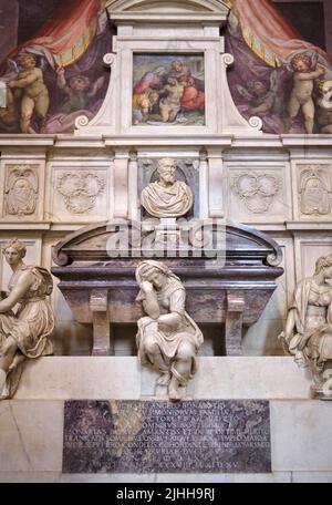 Tombe de la basilique de Michel-Ange di Santa Croce Florence Italie Banque D'Images