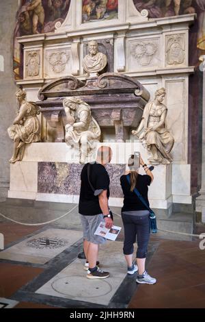 Tombe de la basilique de Michel-Ange di Santa Croce Florence Italie Banque D'Images