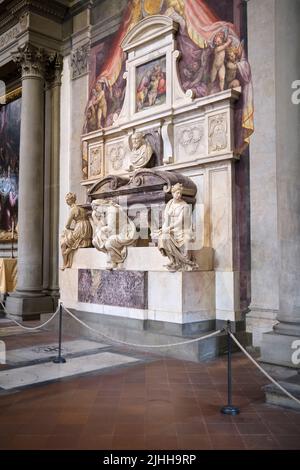 Tombe de la basilique de Michel-Ange di Santa Croce Florence Italie Banque D'Images