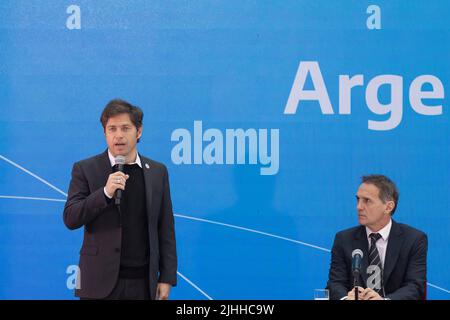 Buenos Aires, Argentine, 18th juillet 2022. Le Président Alberto Fernández a dirigé la présentation de l'Argentine Grande, Plan d'infrastructure pour le développement de la nation, avec le Ministre des travaux publics, Gabriel Katopodis. Le gouverneur de la province de Buenos Aires Axel Kicillof donne quelques mots à l'événement. (Crédit : Esteban Osorio/Alay Live News) Banque D'Images