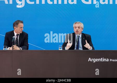 Buenos Aires, Argentine, 18th juillet 2022. Le Président Alberto Fernández a dirigé la présentation de l'Argentine Grande, Plan d'infrastructure pour le développement de la nation, avec le Ministre des travaux publics, Gabriel Katopodis. (Crédit : Esteban Osorio/Alay Live News) Banque D'Images