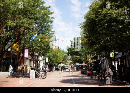 Church Street Marketplace, une zone piétonne de boutiques et de restaurants dans le centre-ville de Burlington, Vermont, États-Unis. Banque D'Images