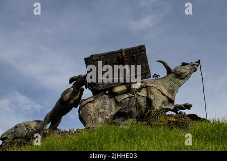 MANIZALES, COLOMBIE - MAI, 2022: Détail du Monument aux colonisateurs créé par l'artiste Luis Guillermo Vallejo avec la fonte de bronze de sable Banque D'Images