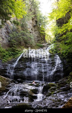 Moss Glen Falls près de Stowe, Vermont, États-Unis. Banque D'Images