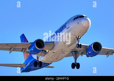 Palm Springs, CA, États-Unis. 5th févr. 2021. Atterrissage d'un Airbus A319 Allegiant Airlines à l'aéroport international de Palm Springs (image de crédit : © Ian L. Sitren/ZUMA Press Wire) Banque D'Images