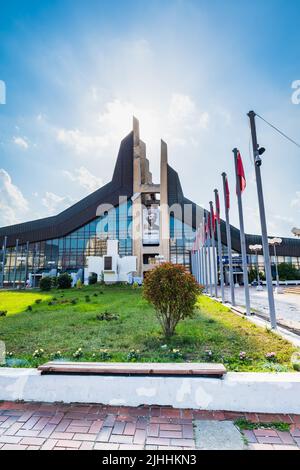 Pristine, Kosovo - juillet 2022 : Palais de la jeunesse et du sport dans Pristine, capitale de la République du Kosovo Banque D'Images