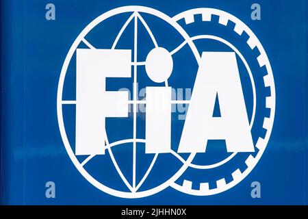 FIA (Fédération internationale de l'automobile), l'organe directeur de nombreuses manifestations sportives automobiles, logo vu dans pitlane pendant le Championnat ABB FIA Formule E, New York E-Prix saison 8 Round 12, sur 17 juillet 2022 dans le quartier de Brooklyn à New York. Banque D'Images