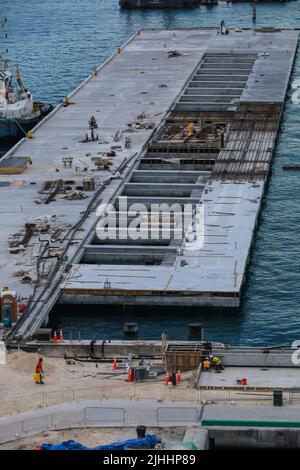 Construction pour les travaux marins cette image pour la construction Bert et Jetty, Construction pieu de tuyau en acier utilisé la barge d'empilage pour le pieu mené et l'interprétation Banque D'Images