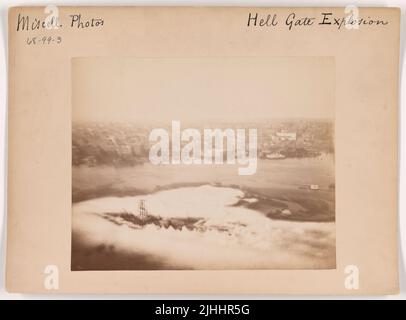 Divers - explosion de la porte de l'Enfer. Explosion de Hell Gate. Banque D'Images