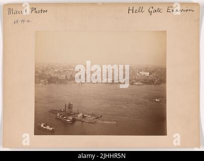 Divers - explosion de la porte de l'Enfer. Explosion de Hell Gate. Banque D'Images