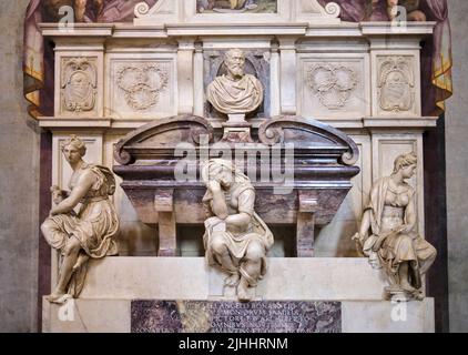 Tombe de la basilique de Michel-Ange di Santa Croce Florence Italie Banque D'Images