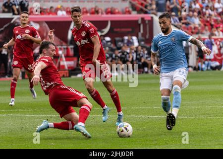Harrison, NJ - 17 juillet 2022: Valentin Castellanos attaque pendant le match de la saison régulière de la MLS contre le NYCFC à la Red Bull Arena Banque D'Images