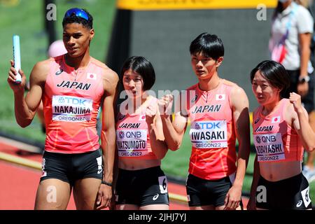 Hayward Field, Eugene, Oregon, États-Unis. 15th juillet 2022. (G-D) Yuki Joseph Nakajima, Nanako Matsumoto, Ryuki Iwasaki, Mayu Kobayashi (JPN), JUILLET 15, 2022 - Athlétisme : Championnats du monde de l'IAAF Oregon 2022 Mixte 4400m chaleur relais à Hayward Field, Eugene, Oregon, Etats-Unis. Crédit: Naoki Nishimura/AFLO SPORT/Alay Live News Banque D'Images