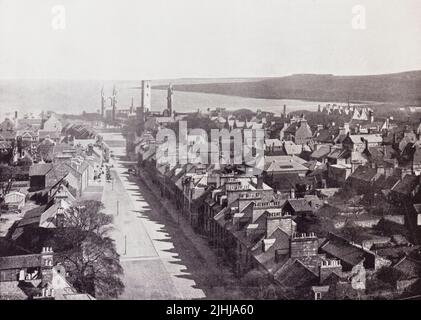 St. Andrews, Fife, Écosse. Vue sur la ville au 19th siècle depuis la tour de l'église College. De la côte, un album de photos de photos du chef des lieux d'intérêt de la mer en Grande-Bretagne et en Irlande publié Londres, 1895, par George Newnes Limited. Banque D'Images