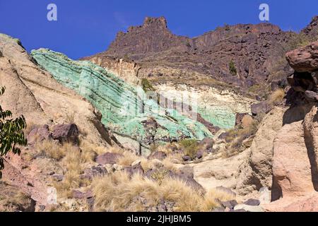 Turqouise couche verte d'hydrate de fer, dépôts dans la roche, Azulejos, Grand canari, îles Canaries, Espagne, Europe Banque D'Images