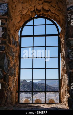 vue de la forteresse sur la ville par les bars Banque D'Images