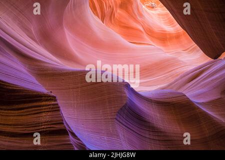 Pierre de Silken dans le Lower Antelope Canyon, Arizona, États-Unis. Banque D'Images