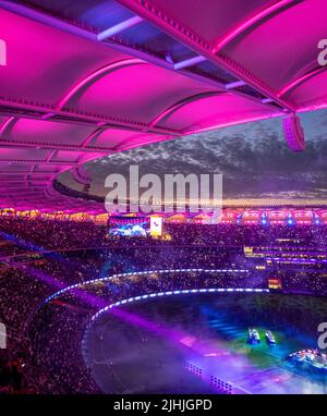 FullHouse of fans and Supporters at Optus Stadium at Night Lights 2021 AFL Grand final Perth Australie occidentale. Banque D'Images