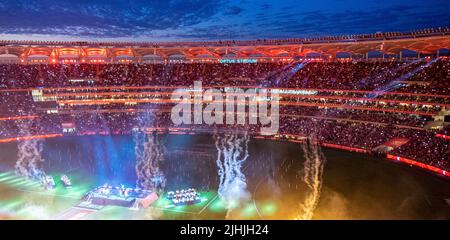 FullHouse of fans and Supporters at Optus Stadium at Night Lights 2021 AFL Grand final Perth Australie occidentale. Banque D'Images