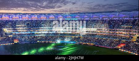 FullHouse of fans and Supporters at Optus Stadium at Night Lights 2021 AFL Grand final Perth Australie occidentale. Banque D'Images