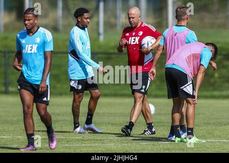 DE LUTTE - entraîneur Feyenoord Arne Slot et joueur Jean-Paul Boetius (ml) pendant un court camp d'entraînement Feyenoord. ANP VINCENT JANNINK Banque D'Images