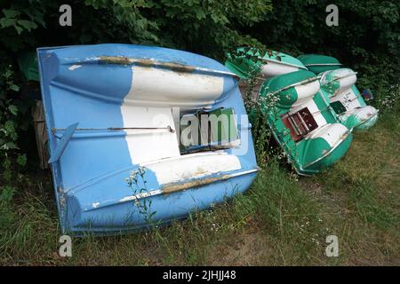 Vieux vélo d'eau à l'envers Banque D'Images