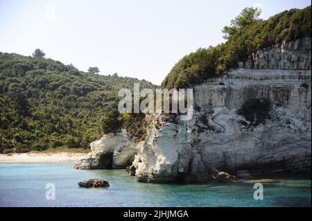 Magnifique bord de mer dans l'île de Grèce avec une vue magnifique Banque D'Images