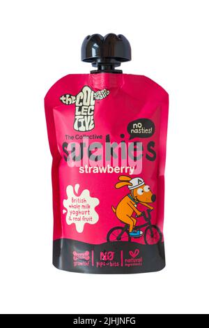 Le suce collectif fraise British lait entier yogourt et vrai fruit le grand collectif lait isolé sur fond blanc Banque D'Images