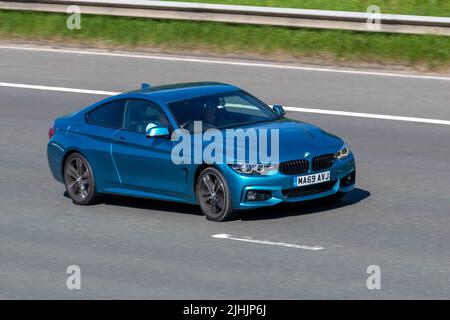 2020 Blue BMW 420 420D XDRIVE M SPORT 1995cc Diesel ; sur l'autoroute M6, Manchester, Royaume-Uni Banque D'Images