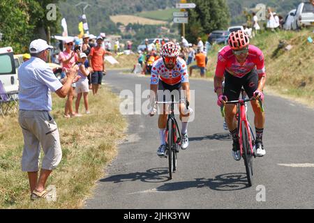 Allemand Simon Geschke de Cofidis et Suisse Stefan Bissegger de EF Education-EasyPost photographié en action pendant la huitième étape de la course cycliste Tour de France, de Carcassonne à Foix (179km), France, le mardi 19 juillet 2022. Le Tour de France de cette année a lieu du 01 au 24 juillet 2022. BELGA PHOTO DAVID PINTENS - SORTIE ROYAUME-UNI Banque D'Images