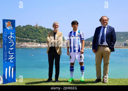 Saint-Sébastien, Espagne. 19th juillet 2022. Présentation officielle de Take Kubo en tant que nouveau joueur de la Real Sociedad dans les jardins du Palais Miramar, San Sebastian, 19 juillet 2022 Presentacion oficial de Take Kubo como nuevo jugador de la Real Sociedad en los jardines del Palacio de Miramar, San Sebastian, 19 de Julio de 2022 900/Cordin Press Credit: CORDONE PRESSE/Alay Live News Banque D'Images