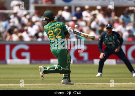 Janneman Malan, d'Afrique du Sud, est frappé par une balle de Ben Stokes, en Angleterre, lors du match de la Royal London One Day Series entre l'Angleterre et l'Afrique du Sud, au Seat unique Riverside, Chester le Street, le mardi 19th juillet 2022. (Credit: Mark Fletcher | MI News) Credit: MI News & Sport /Alay Live News Banque D'Images
