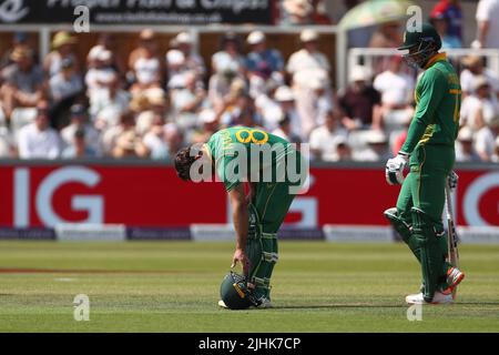 Janneman Malan, d'Afrique du Sud, réagit après avoir été frappé par une balle de Ben Stokes en Angleterre lors du match de la série d'un jour du Royal London entre l'Angleterre et l'Afrique du Sud au Seat unique Riverside, Chester le Street, le mardi 19th juillet 2022. (Credit: Mark Fletcher | MI News) Credit: MI News & Sport /Alay Live News Banque D'Images
