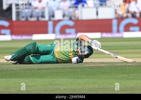 Chester le Street, Royaume-Uni. 19th juillet 2022. Janneman Malan d'Afrique du Sud atteint pour son crease crédit: News Images LTD/Alay Live News Banque D'Images