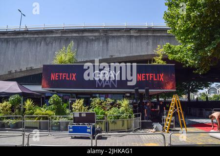 Londres, Royaume-Uni. 19th juillet 2022. Les préparatifs sont en cours pour la première du film Netflix The Grey Man, avec Ryan Gosling et Chris Evans, au BFI Southbank. Credit: Vuk Valcic/Alamy Live News Banque D'Images