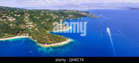 Magnifique paysage naturel de l'île de Corfou. Vue aérienne de la plage et de la baie de Kerasi, partie est en face de l'Albanie. Grèce, Iles Ioniennes Banque D'Images