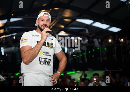 Swansea, Royaume-Uni. 16 juillet 2022. Le boxeur professionnel britannique Tyson Fury a fait son apparition lors de sa fête d'après-événement à Swansea, au sud du pays de Galles Banque D'Images