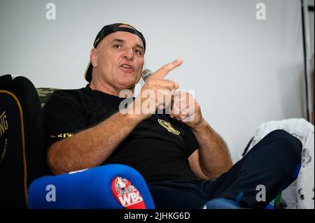 Swansea, Royaume-Uni. 16 juillet 2022. John Fury, soutenant son fils, le boxeur professionnel britannique Tyson Fury, qui a fait son apparition à Swansea, Sout Banque D'Images