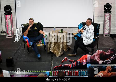 Swansea, Royaume-Uni. 16 juillet 2022. John Fury, soutenant son fils, le boxeur professionnel britannique Tyson Fury, qui a fait son apparition à Swansea, Sout Banque D'Images