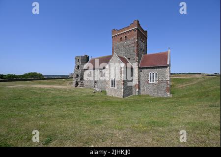 St Mary sub Castro et un phare AD Roman à Douvres. Banque D'Images