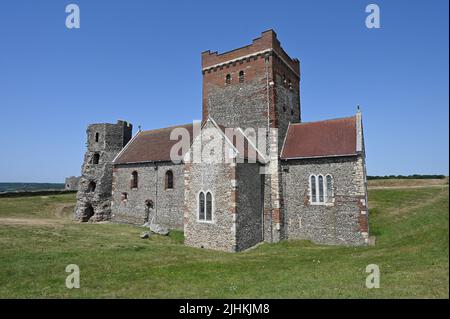 St Mary sub Castro et un phare AD Roman à Douvres. Banque D'Images