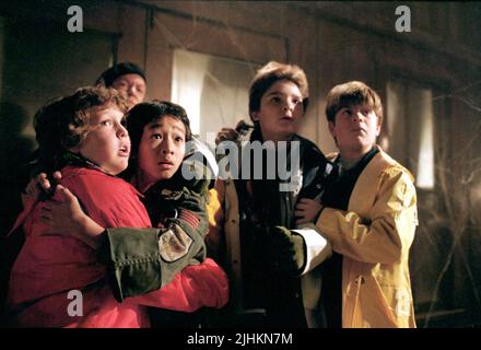 JEFF COHEN, ANNE RAMSEY, JONATHAN KE QUAN, COREY FELDMAN, Sean Astin, LES GOONIES, 1985 Banque D'Images