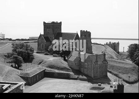 St Mary sub Castro et un phare AD Roman à Douvres. Banque D'Images