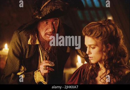 GEOFFREY RUSH, Keira Knightley, PIRATES DES CARAÏBES : LA MALÉDICTION DU BLACK PEARL, 2003 Banque D'Images