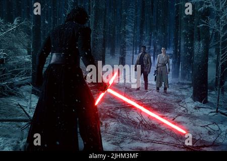 ADAM DRIVER, JOHN BOYEGA, DAISY RIDLEY, Star Wars : Episode VII - LA FORCE se réveille, 2015 Banque D'Images