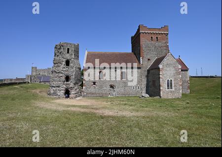 St Mary sub Castro et un phare AD Roman à Douvres. Banque D'Images