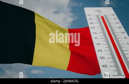 Vague de chaleur en Belgique, thermomètre devant le drapeau de la Belgique et fond de ciel, vague de chaleur en Belgique, danger de chaleur extrême en Belgique, 3D travaux et 3D ima Banque D'Images