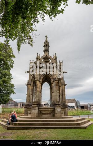 Yorkshire, 12 juillet 2022 : la fontaine du mémorial cavendish à l'abbaye de Bolton, près de Skipton Banque D'Images